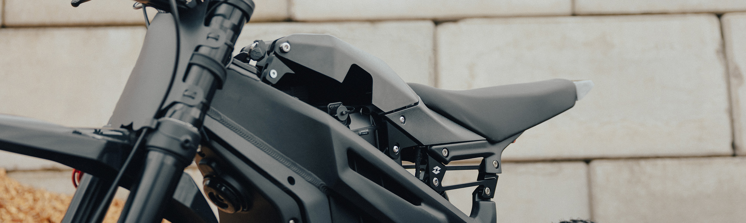 Full-E Charged Black Seat Lift Kit Aluminium